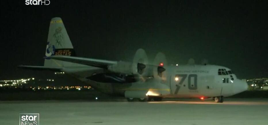 Η στιγμή που 91 Έλληνες επιστρέφουν με C-130 από τη Μέση Ανατολή