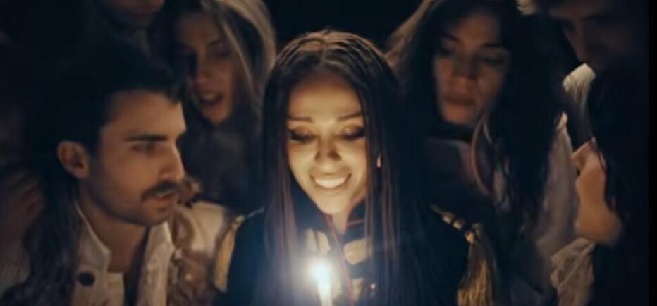 Ελένη Φουρέιρα: Γιορτάζει τα γενέθλιά της με το music video «Χρόνια Πολλά»