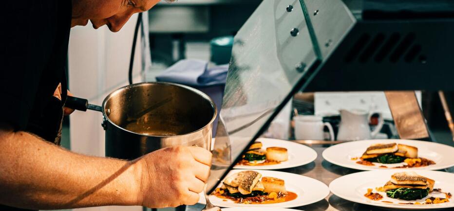 Χρυσοί Σκούφοι 2026: Αυτά είναι τα καλύτερα εστιατόρια της Ελλάδας