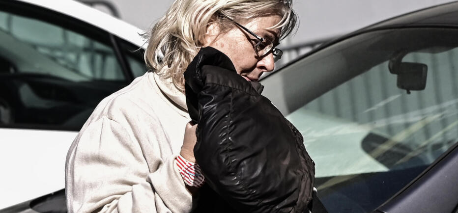 Η Ελένη Ζαρούλια παραδόθηκε στο Α.Τ. Πεύκης - Οδηγείται στη φυλακή