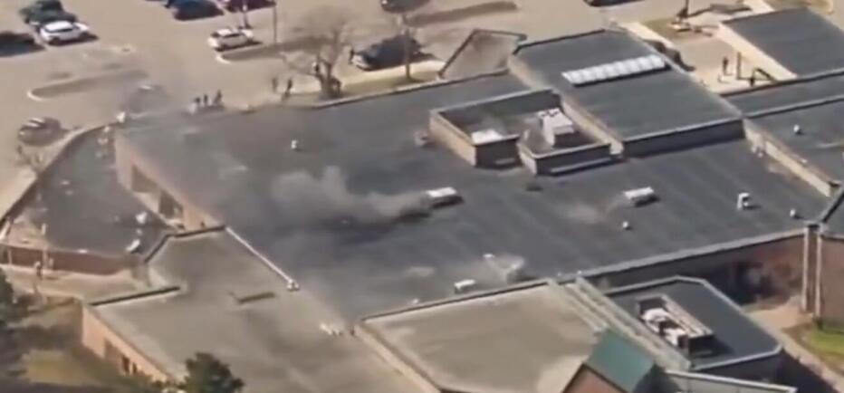 Μίσιγκαν: Αυτοκίνητο έπεσε σε συναγωγή - Ακούστηκαν πυροβολισμοί