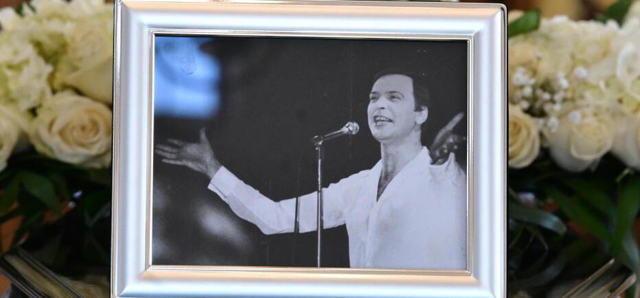 Γιώργος Μαρίνος: Σε κλίμα συγκίνησης η κηδεία του σπουδαίου showman