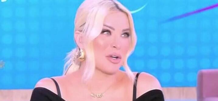 Καινούργιου: «Μου στέλνουν οι φίλες και μου λένε θα γεννήσεις στο πλατό;»