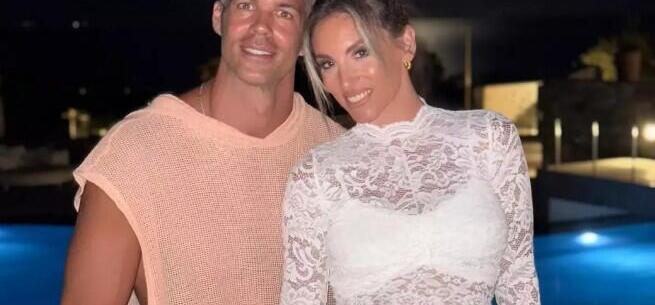 Γάμος Οικονομάκου – Τσερέλα: Οι καλεσμένοι, τα δύο πάρτι κι οι μπομπονιέρες