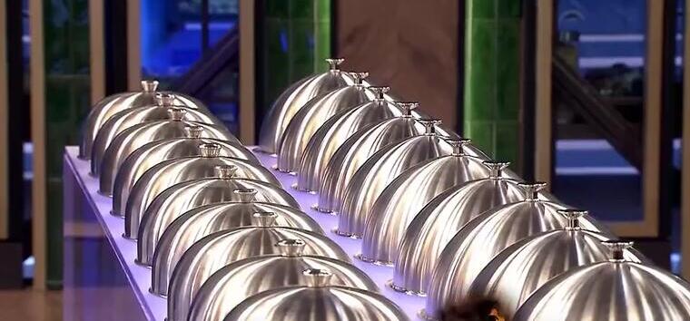 MasterChef: «Μπροστά μας έχουμε έναν πάγκο με 20 καμπάνες»