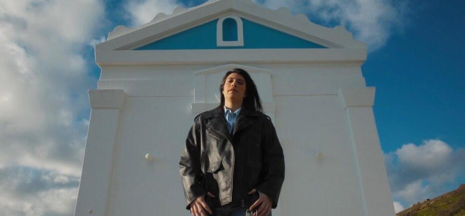 Τζένη Γεωργιάδη: Αυθεντικό νησιώτικo γλέντι στο βιντεοκλίπ για το Γειά Μας