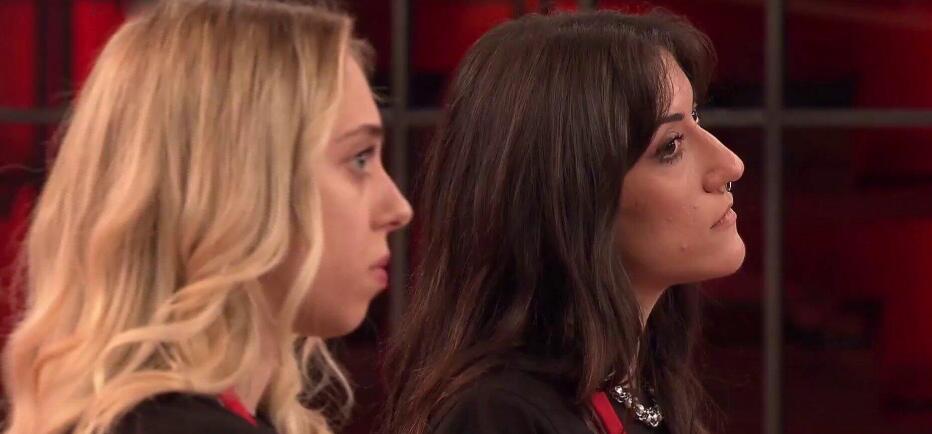 MasterChef: Φωτεινούλα ή Μενεξιά; Ποια αποχώρησε από τον διαγωνισμό;