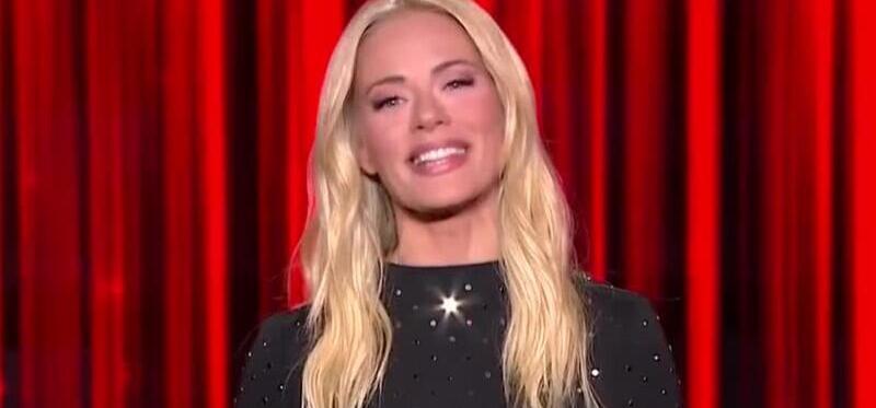 Ζέτα Μακρυπούλια: Απαστράπτουσα στην πρεμιέρα της