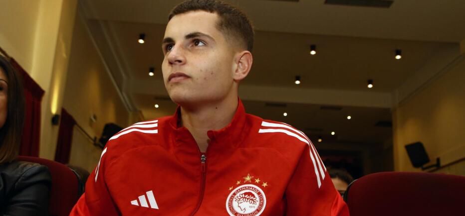 Και η Μάντσεστερ Γιουνάιτεντ στο παιχνίδι για Μουζακίτη