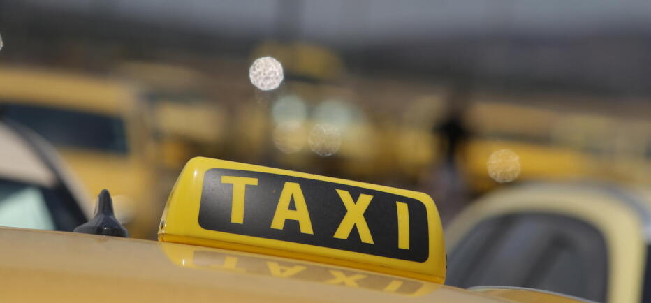 Ταξί: Πανελλαδική 24ωρη απεργία τη Δευτέρα