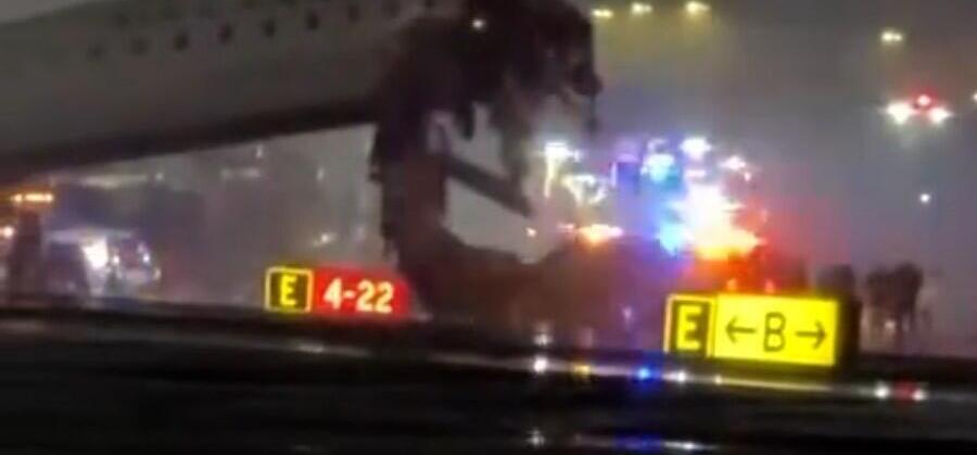 Νέα Υόρκη: Σύγκρουση αεροπλάνου με πυροσβεστικό όχημα