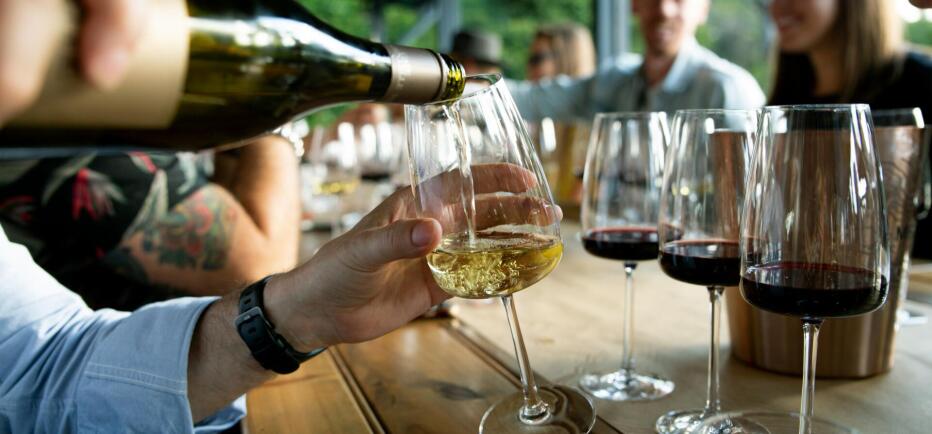 Kρασί, μπίρα ή ποτό; Ποιο αλκοολούχο ποτό είναι πιο ωφέλιμο για την υγεία;