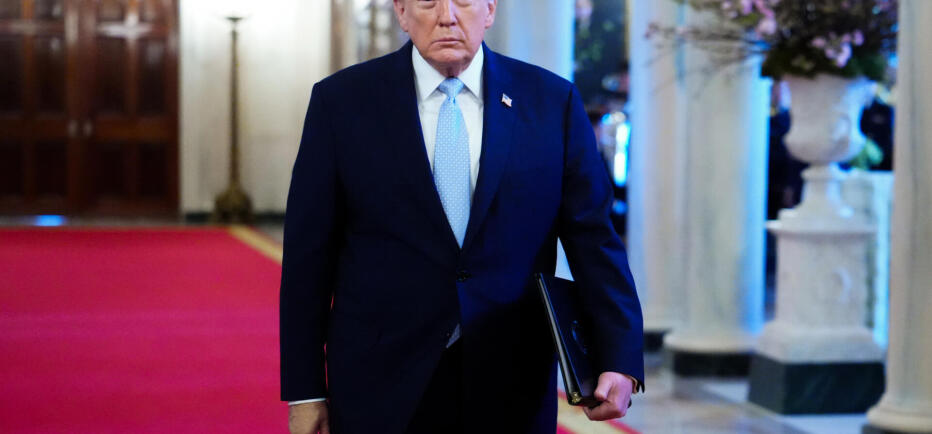 Ο Τραμπ «παγώνει» τα στρατιωτικά χτυπήματα εναντίον του Ιράν για 5 μέρες