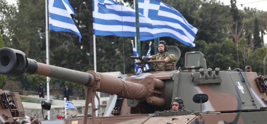 25η Μαρτίου:Ξεκίνησε η μεγάλη στρατιωτική παρέλαση - Δείτε Live