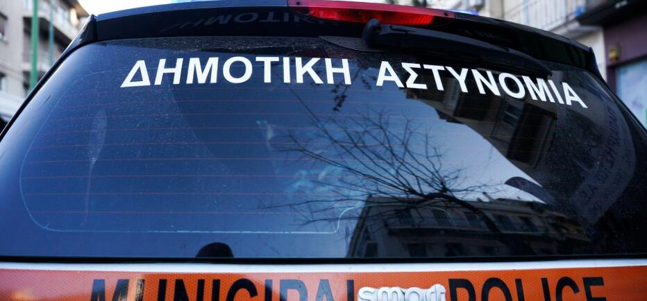 Θέατρο του παραλόγου με το σκάνδαλο στη Δημοτική Αστυνομία