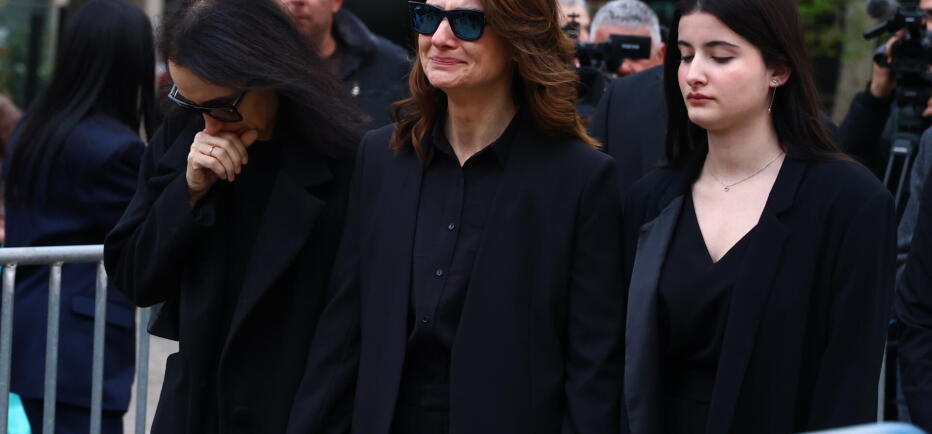 Κηδεία Μαρινέλλας: Στη Μητρόπολη η σορός της - Ράκος η κόρη της, Τζωρτζίνα