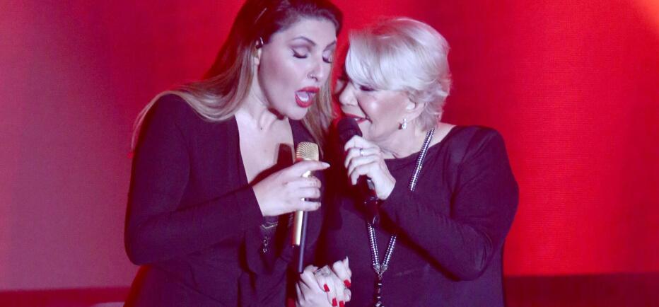 Έλενα Παπαρίζου: Ο λόγος που δεν πήγε στην κηδεία της Μαρινέλλας