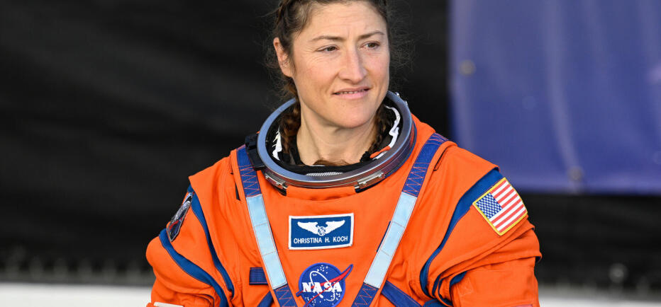 Κριστίνα Κουκ: Ποια είναι η πρώτη γυναίκα που ταξιδεύει στο φεγγάρι