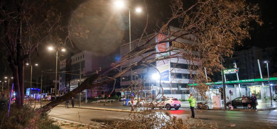 Κακοκαιρία Erminio: Ένας νεκρός στη Νέα Μάκρη - Βρέθηκε κάτω από αυτοκίνητο