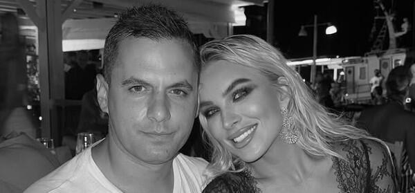 Δεν κρύβει τη χαρά του ο Κουτσουμπής: Η φωτογραφία από το μαιευτήριο