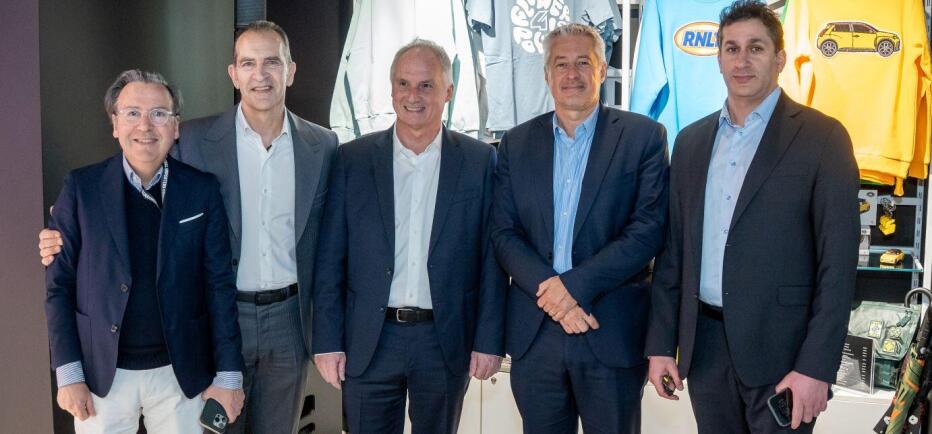 rnlt© Athens: Ένα διαφορετικό κατάστημα της Renault