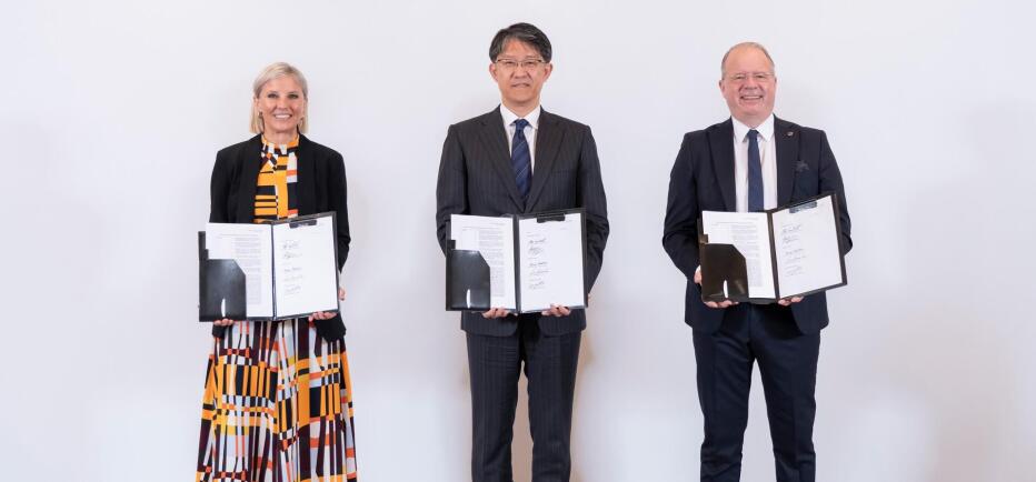 Τι περιλαμβάνει η συνεργασία Toyota, Daimler και Volvo