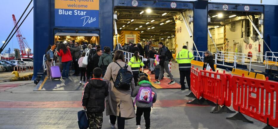Πάσχα: Ξεκίνησε η έξοδος των εκδρομέων – Φεύγουν γεμάτα τα πλοία