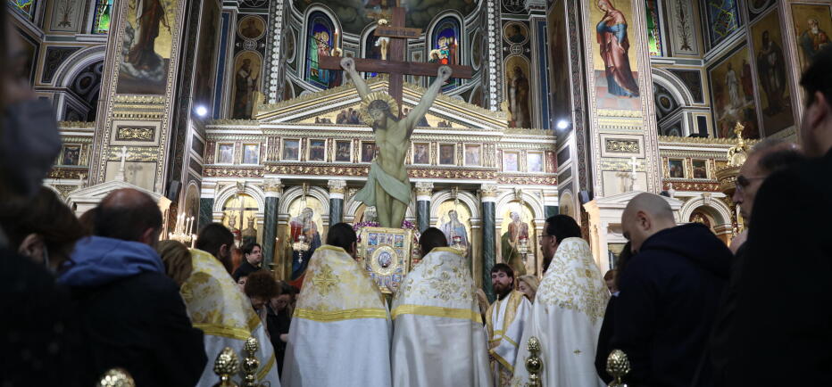 Μεγάλη Παρασκευή: Με κατάνυξη και συγκίνηση η τελετή της Αποκαθήλωσης