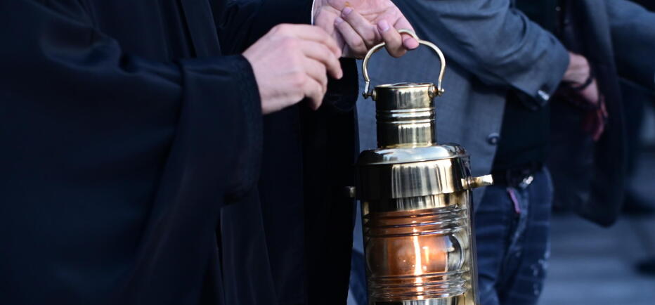 Άγιο Φως: Τι ώρα θα φτάσει στην Ελλάδα