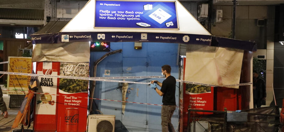 Μαχαίρωσαν και λήστεψαν 50χρονο περιπτερά στα Εξάρχεια