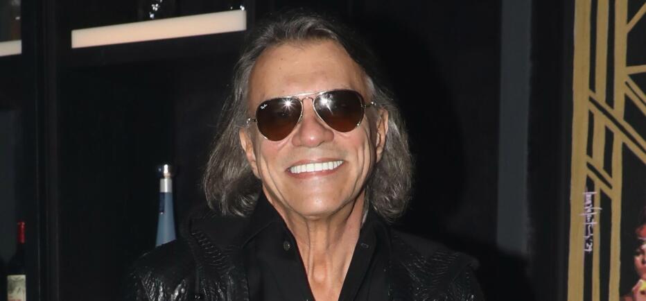 Έλληνας τραγουδιστής: «Δεν ξέρω αν μου ταίριαξε 100% ο Ηλίας Ψινάκης»