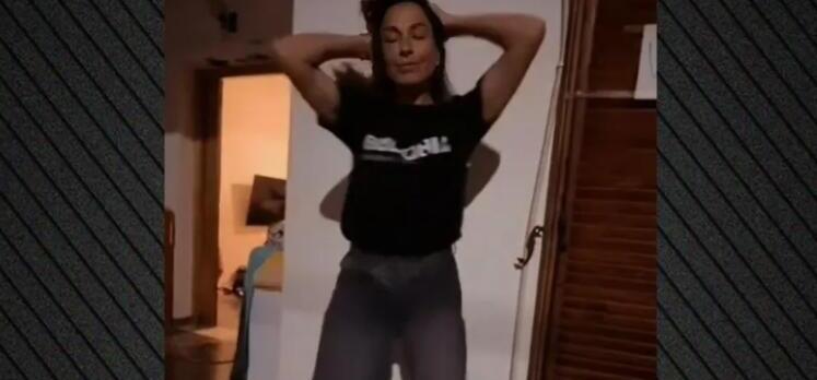 Κατερίνα Παπουτσάκη: Χορεύει ξέφρενα το «Ξέρω τι ζητάω»