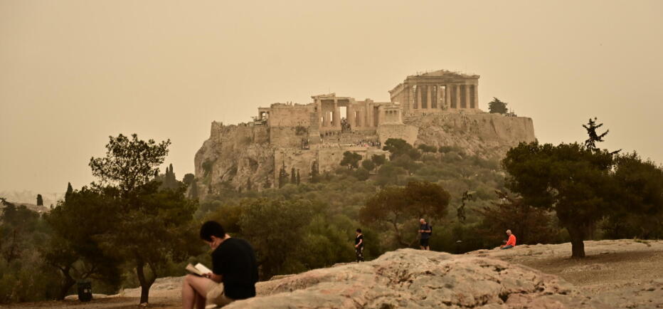 Καιρός: Επιμένει η αφρικανική σκόνη - Πού αναμένονται λασποβροχές