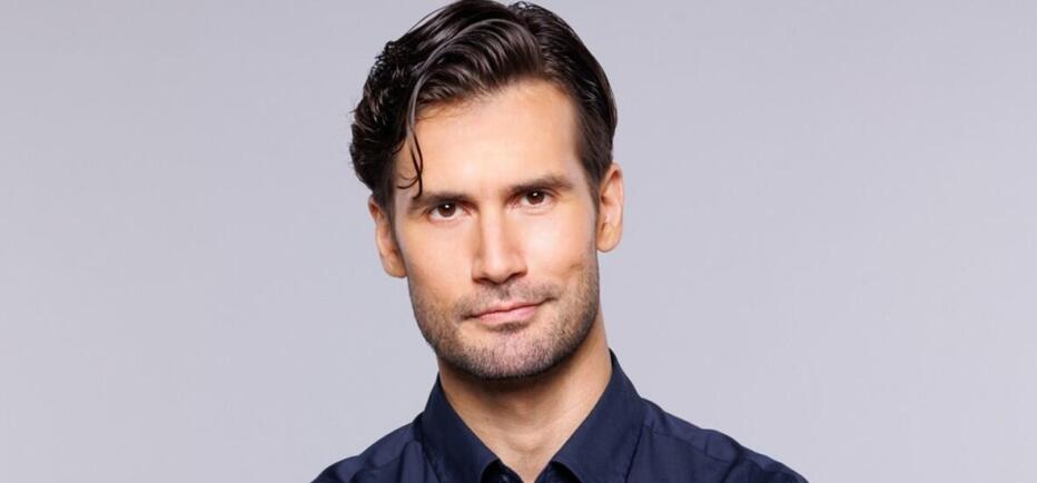 Αναστάσης Ροϊλός: Ερωτευμένος με όμορφη συνάδελφό του - Ποια είναι;