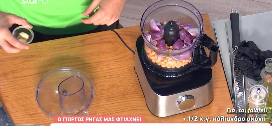 Φτιάξτε φαλάφελ σε τορτίγια με σος γιαουρτιού