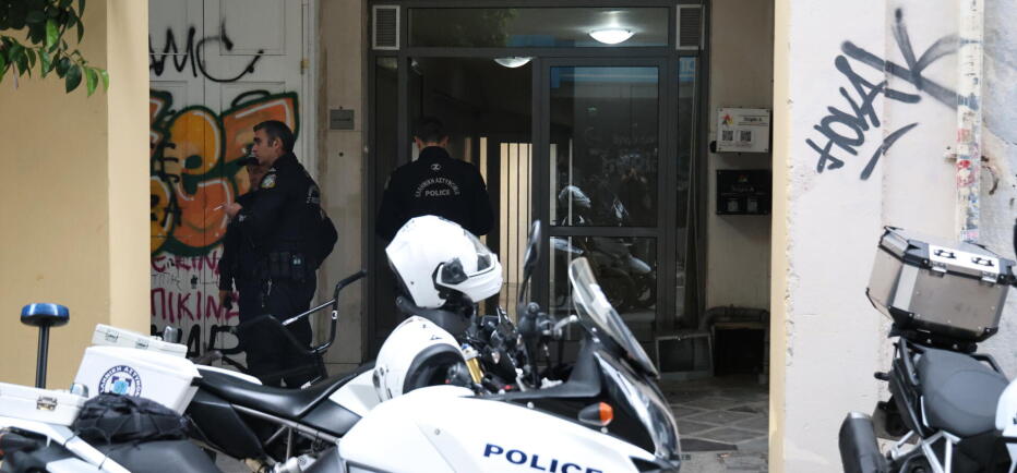 Θρίλερ με νεκρή γυναίκα στο κέντρο της Αθήνας - Έπεσε από airbnb