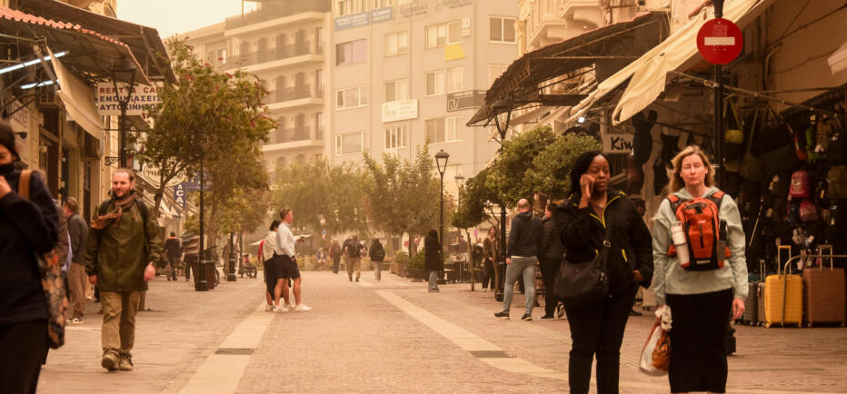 Βροχερός ο καιρός σήμερα - Πότε υποχωρεί η αφρικανική σκόνη
