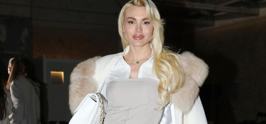 Στις Σεϋχέλλες η Παναγιώταρου: Ποζάρει με μαγιό ανάμεσα σε φοίνικες