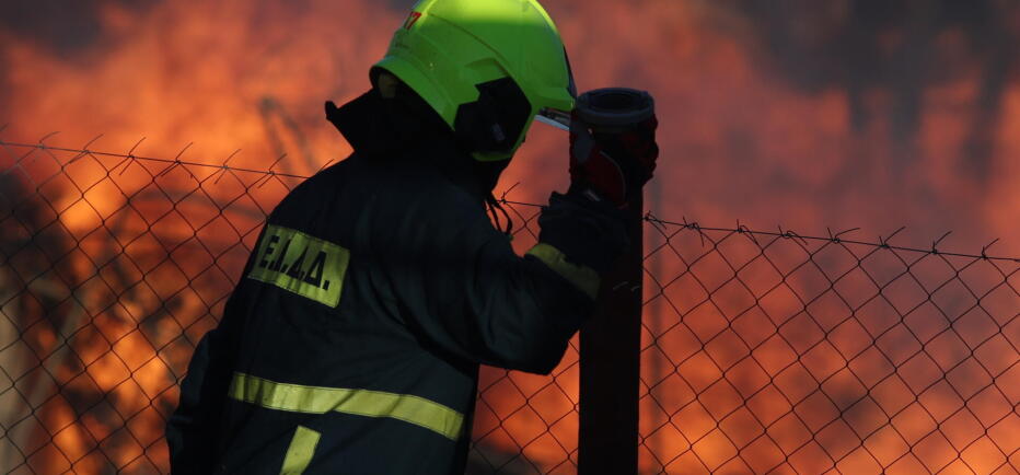 Φωτιά τώρα στο Λαύριο