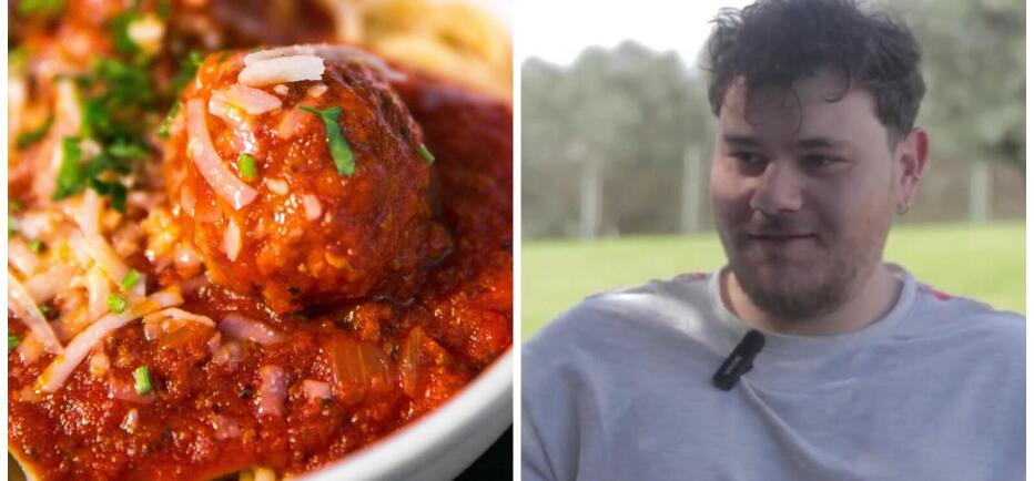 Κεφτεδάκια με πατάτες τηγανητές, σάλτσα ντομάτας & φέτα