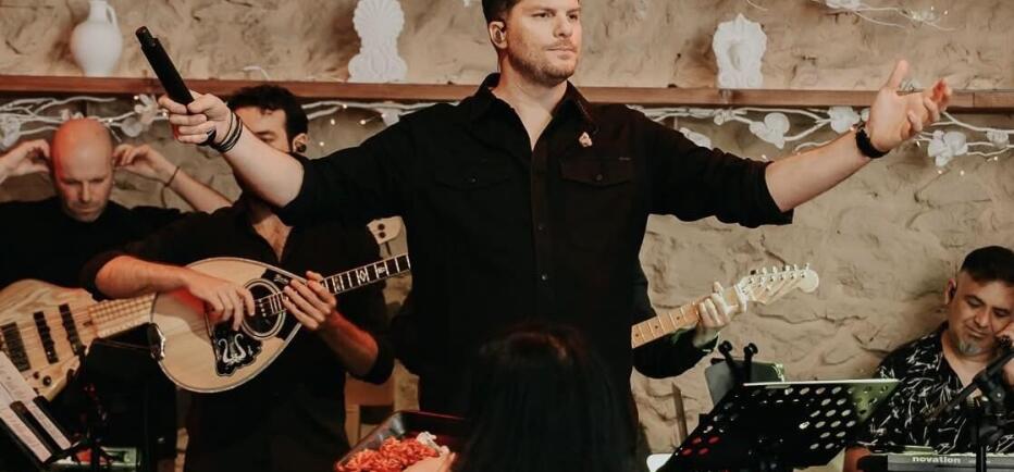 Λούκας Γιώρκας:Ποια τραγουδίστρια εμφανίζεται μαζί του