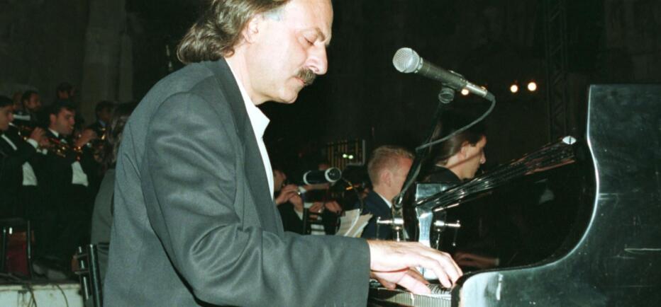 Μάριος Τόκας: Τα τραγούδια, το βιογραφικό, η σύζυγος και τα παιδιά