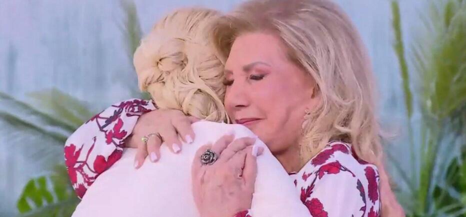 Λίτσα Πατέρα: Ξέσπασε σε κλάματα στην αγκαλιά της Φαίης Σκορδά