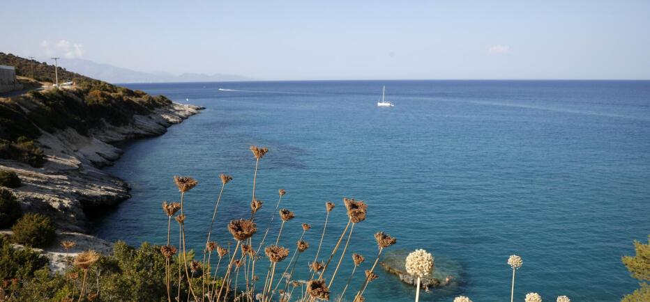 Απάτητες παραλίες: Σε ποιες 251 δεν επιτρέπονται ξαπλώστρες και καντίνες