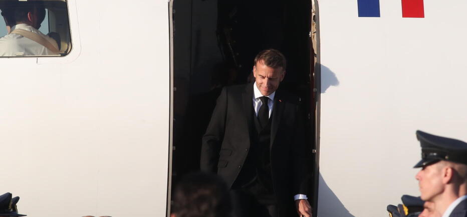 Στην Αθήνα έφτασε ο Μακρόν: Διήμερη επίσκεψη με στρατηγική σημασία