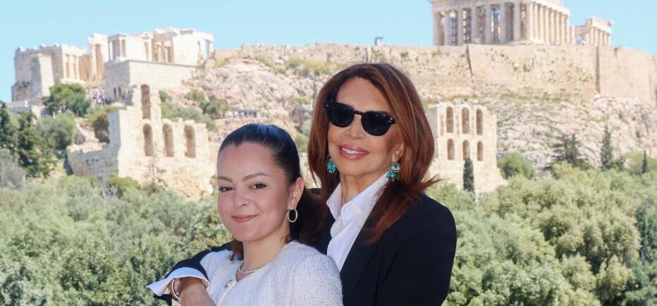 Μιμή Ντενίση: Η σικ εμφάνιση με την κόρη της Μαριτίνα στο πλευρό της