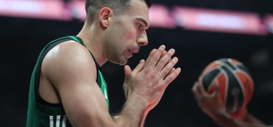 Σοκ με Σλούκα, λίγο πριν αναχωρήσει για Ισπανία