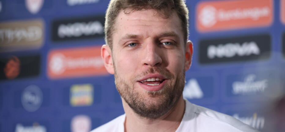 Με MVP Βεζένκοφ ξεκινάει τη μάχη για το Final 4, ο Ολυμπιακός