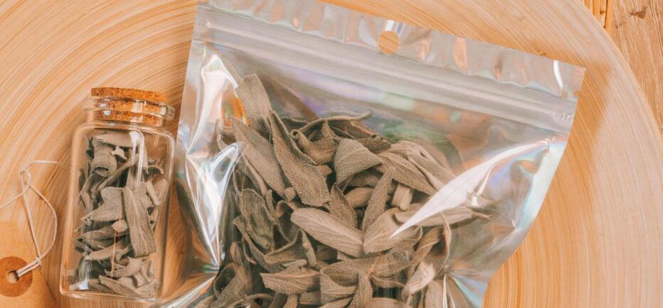 Ο ΕΦΕΤ ανακαλεί βιολογικό αποξηραμένο βότανο λόγω σαλμονέλας