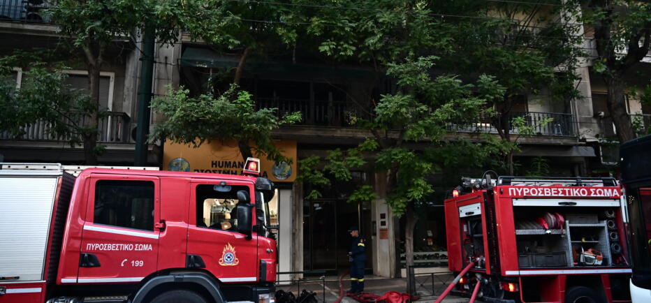 Μεγάλη φωτιά σε κατάστημα στο Ίλιον